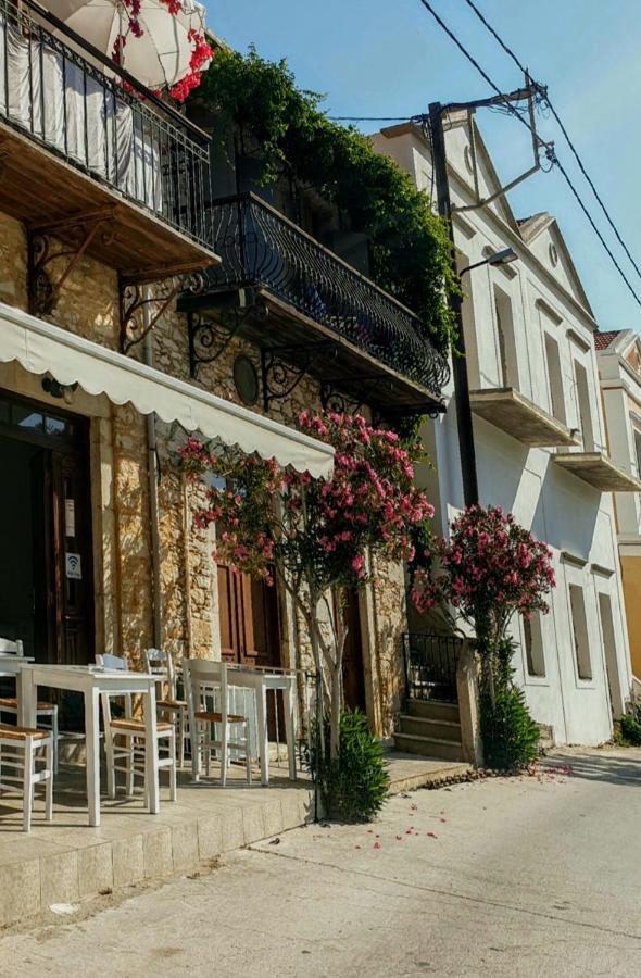 Traditional Seafront Apartment Сими Экстерьер фото