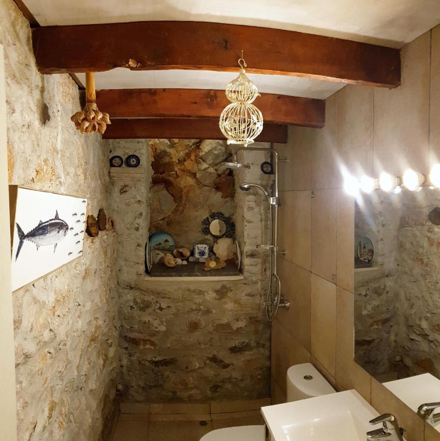 Traditional Seafront Apartment Сими Экстерьер фото
